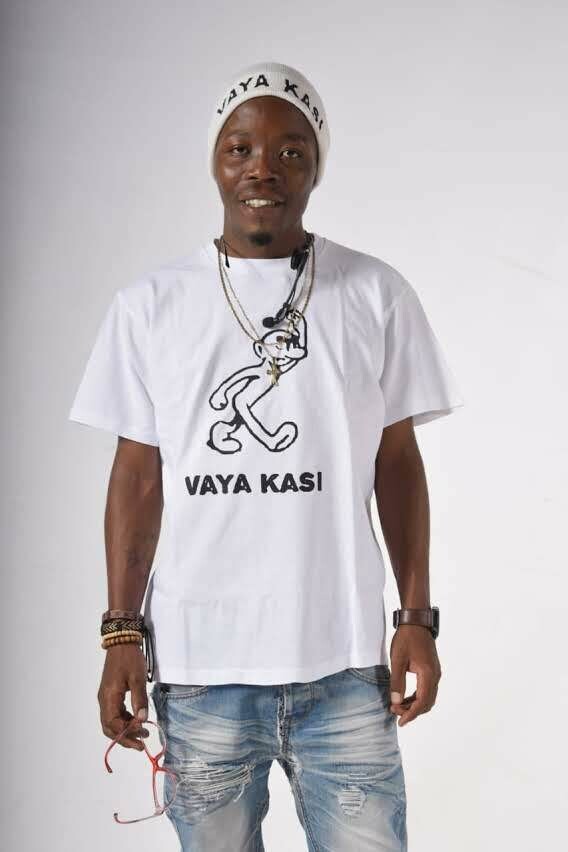 Vaya Kasi Logo and Text T-Shirt