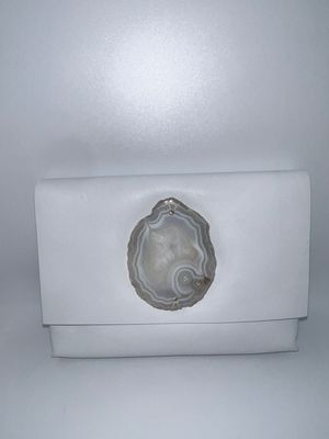 Evoke Bahama White