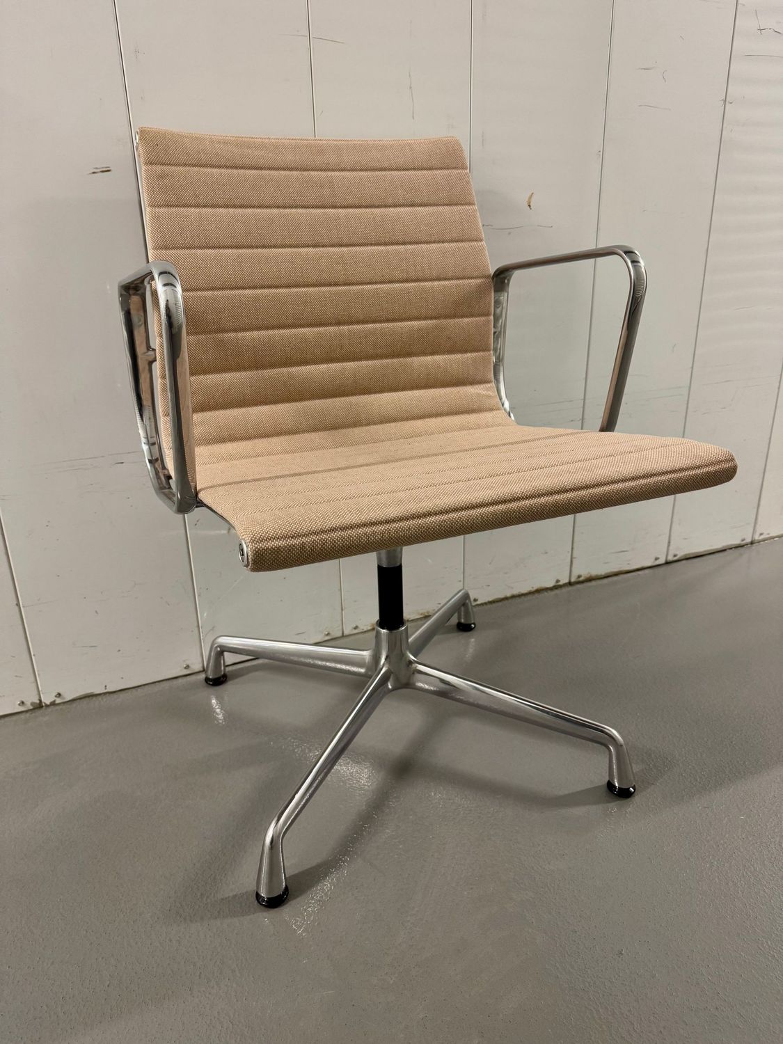 VITRA - Fauteuil EA 108