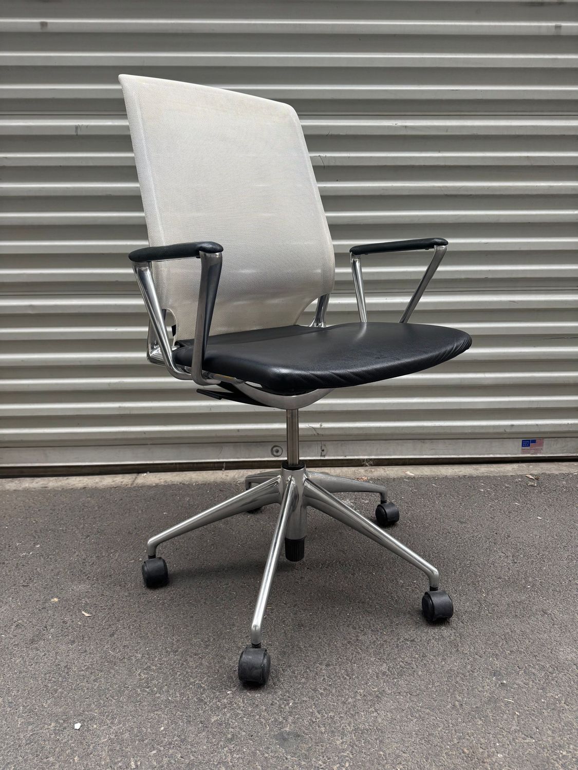 VITRA - Fauteuil Meda Chair