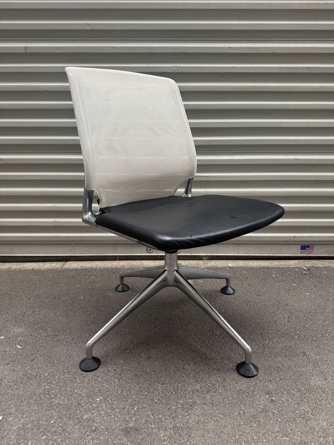 VITRA - Fauteuil Meda Chair