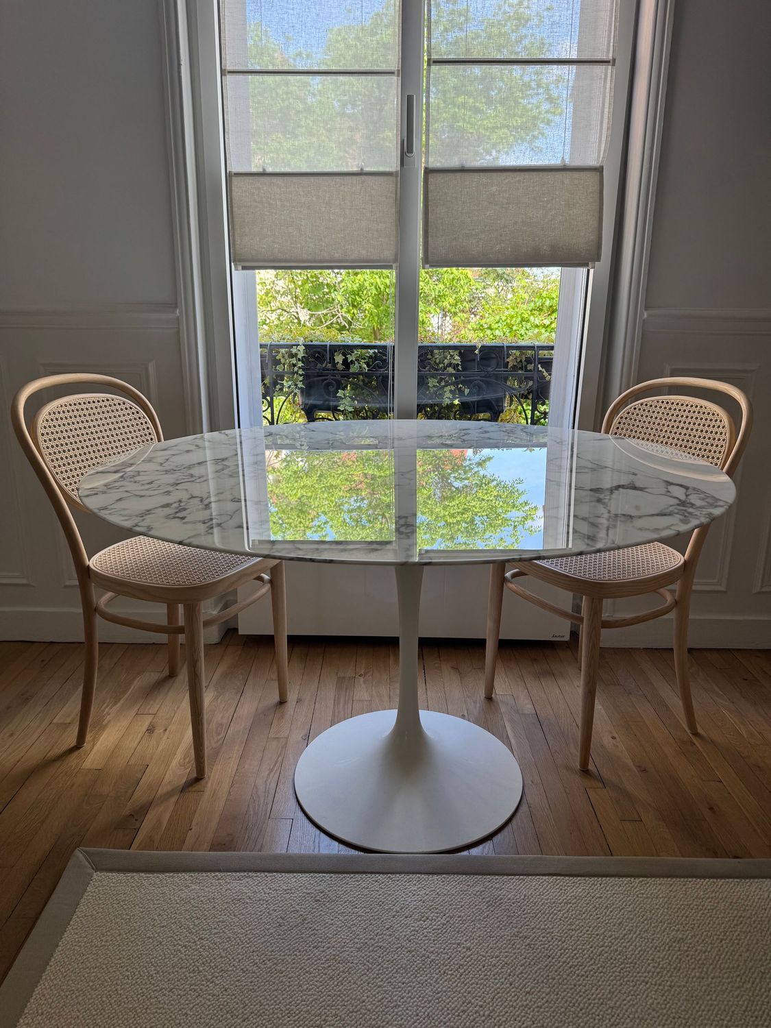 KNOLL - Table Tulip Saarinen