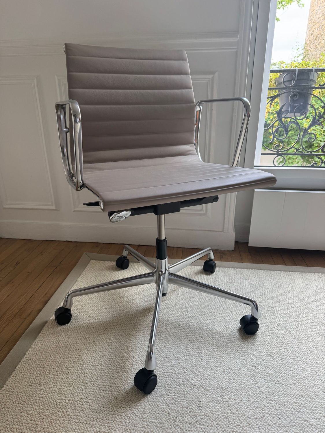 VITRA - Fauteuil EA 117