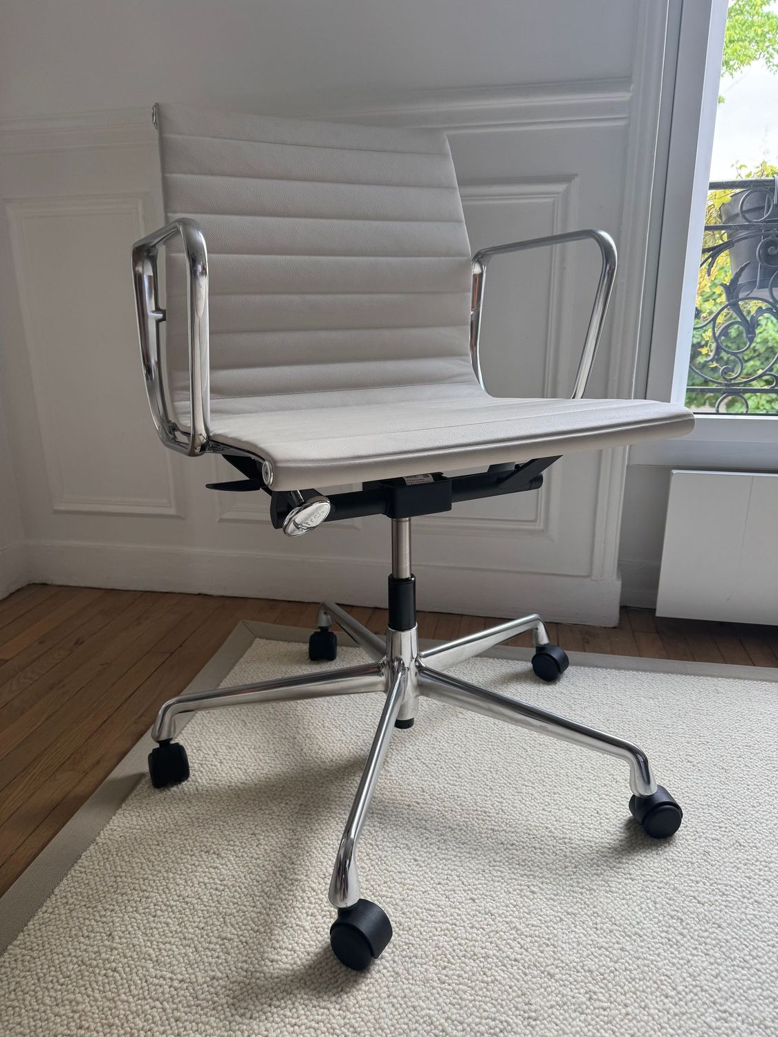 VITRA - Fauteuil EA 117