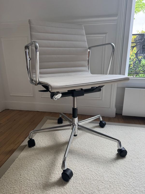 VITRA - Fauteuil EA 117