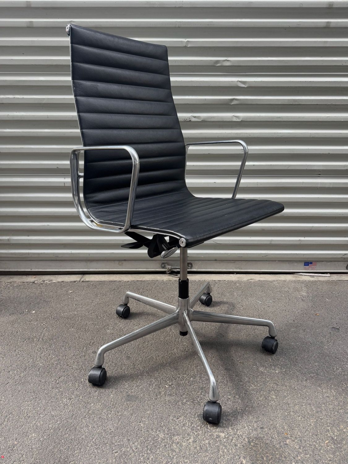 VITRA - Fauteuil EA 119