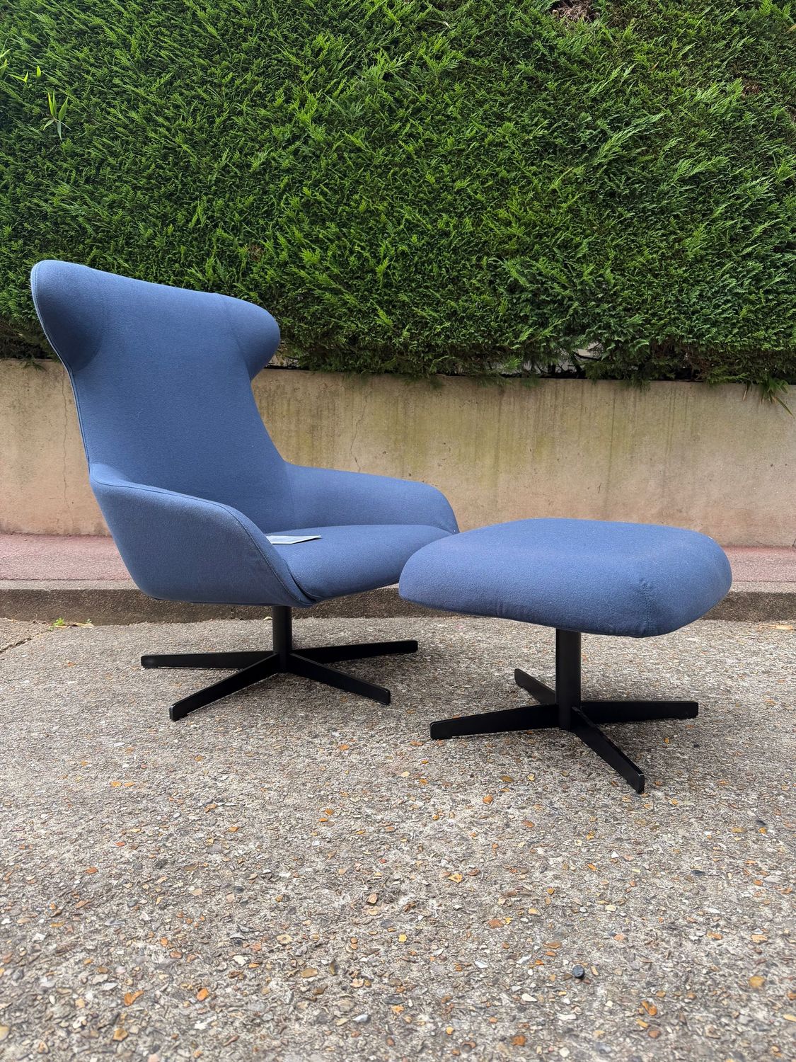 LIVING DIVANI – Lounge Chair Reader