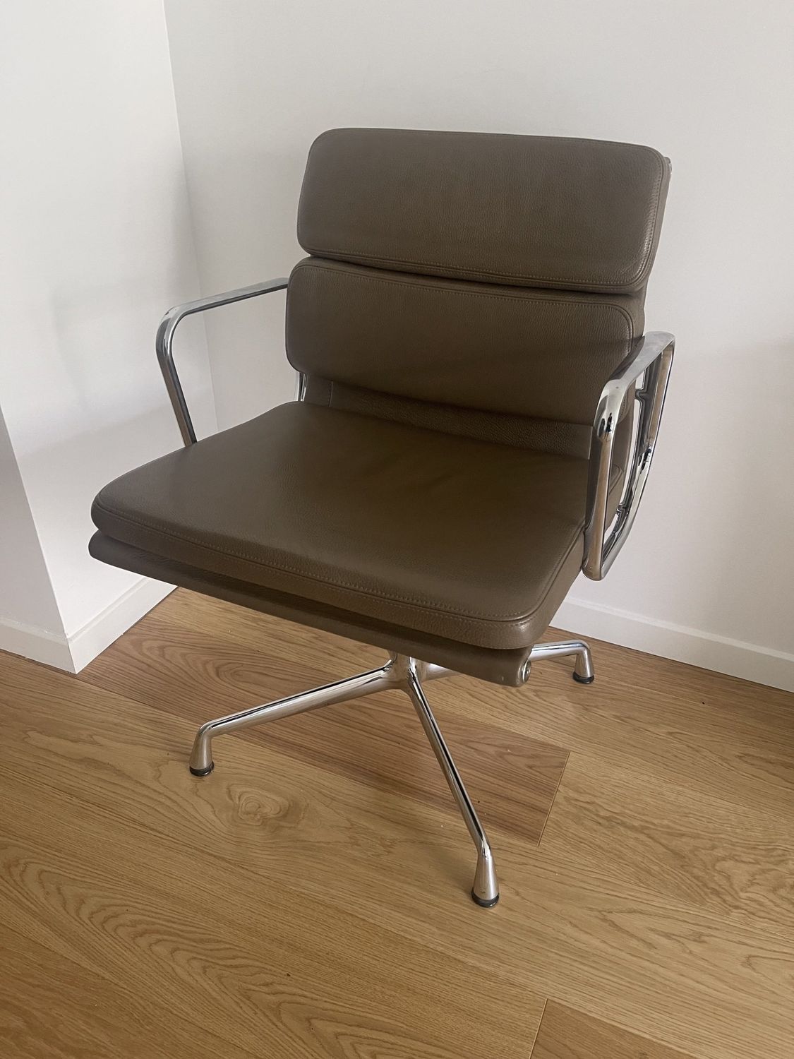 VITRA - Fauteuil EA 208 Soft Pad