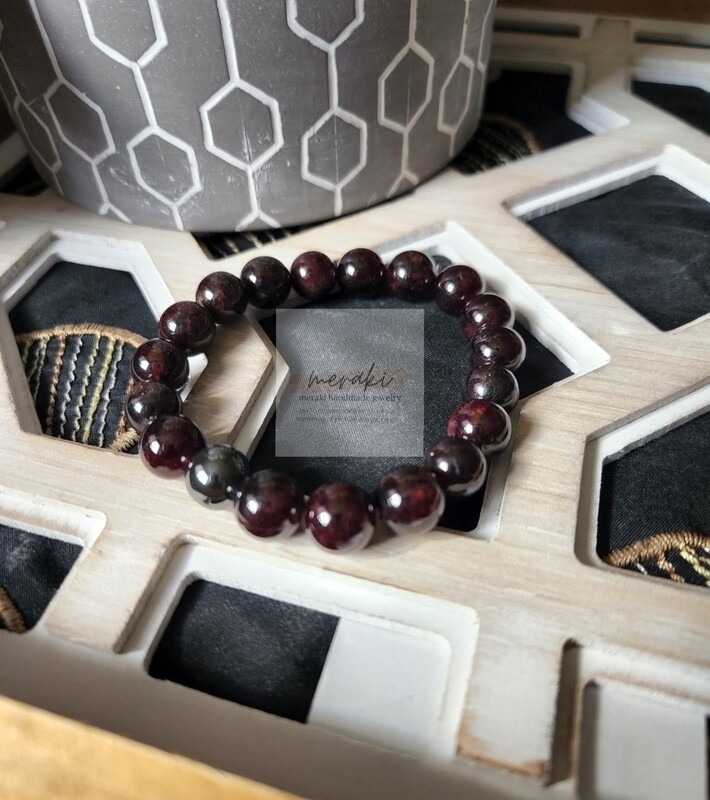 Natural Red Garnet &amp; Hematite Bracelet