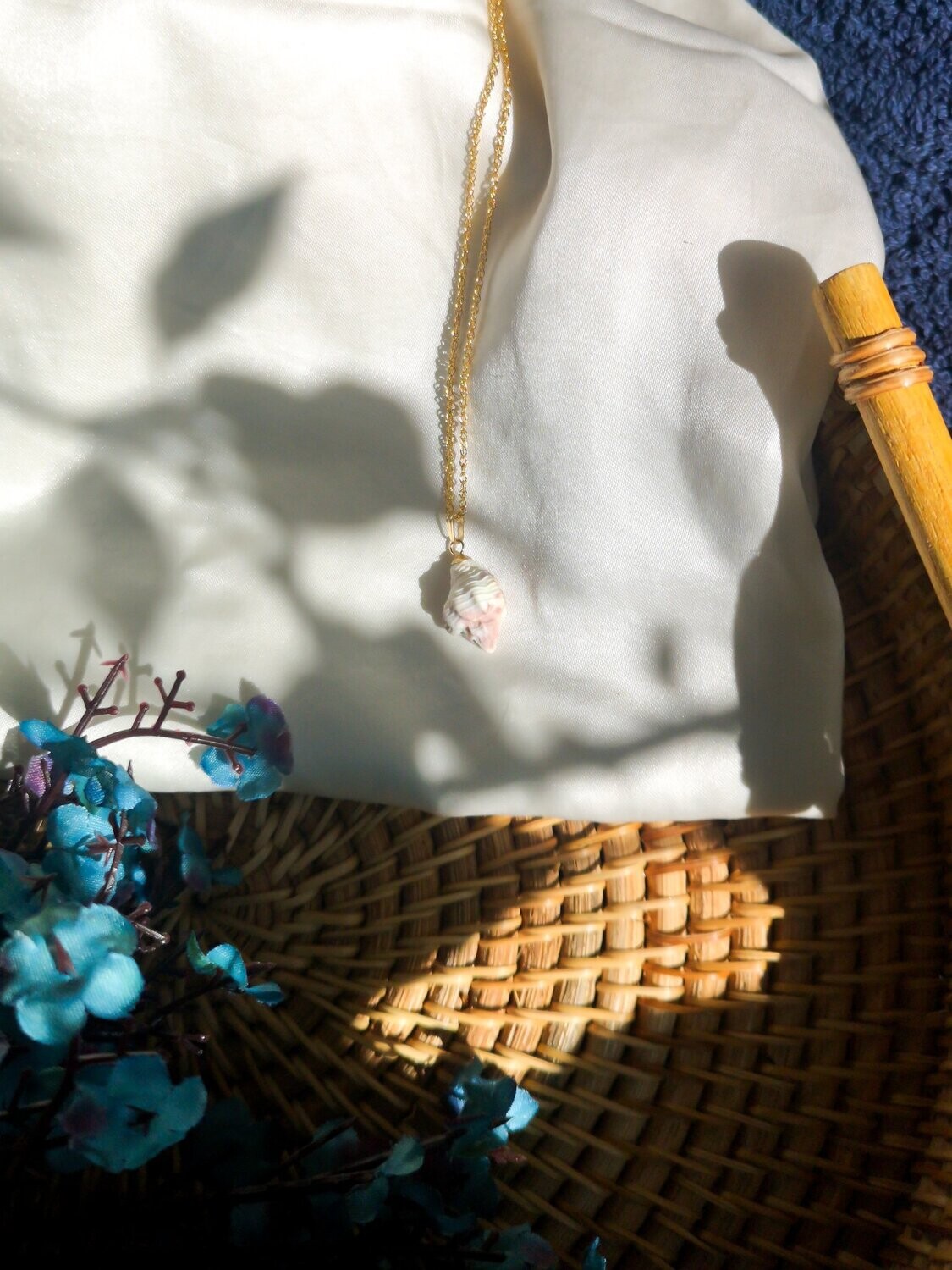Velaa Seashell Necklace