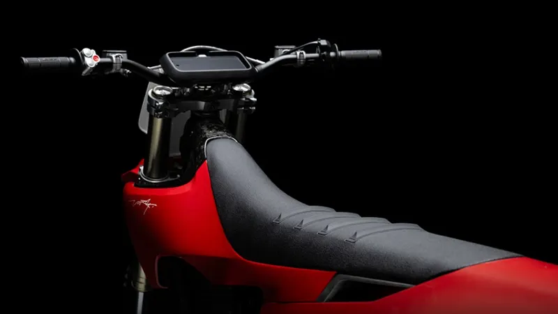 Super Grip Seat Jet Black