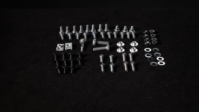 Body Kit &amp; Carbon Spoiler Bolt Kit