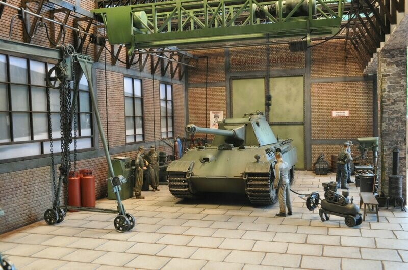 Panzerwerkstatt groß mit Kranbrücke
