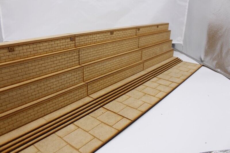 Das Dock mit garvierten Mauerplatten