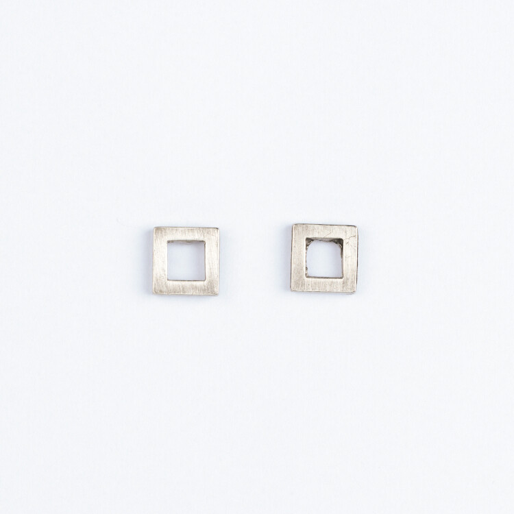 Brinco Base Quadrado Vazado Prata Envelhecida