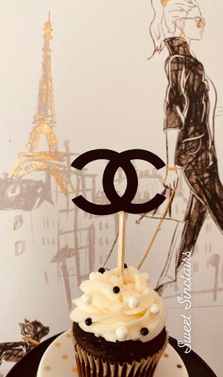 12 Luxury Designer Shopping cupcake toppers of one style, Girl's night cupcake toppers, Designer shopping Cupcake topper, Chanel inspired, Louis Vuitton inspired.