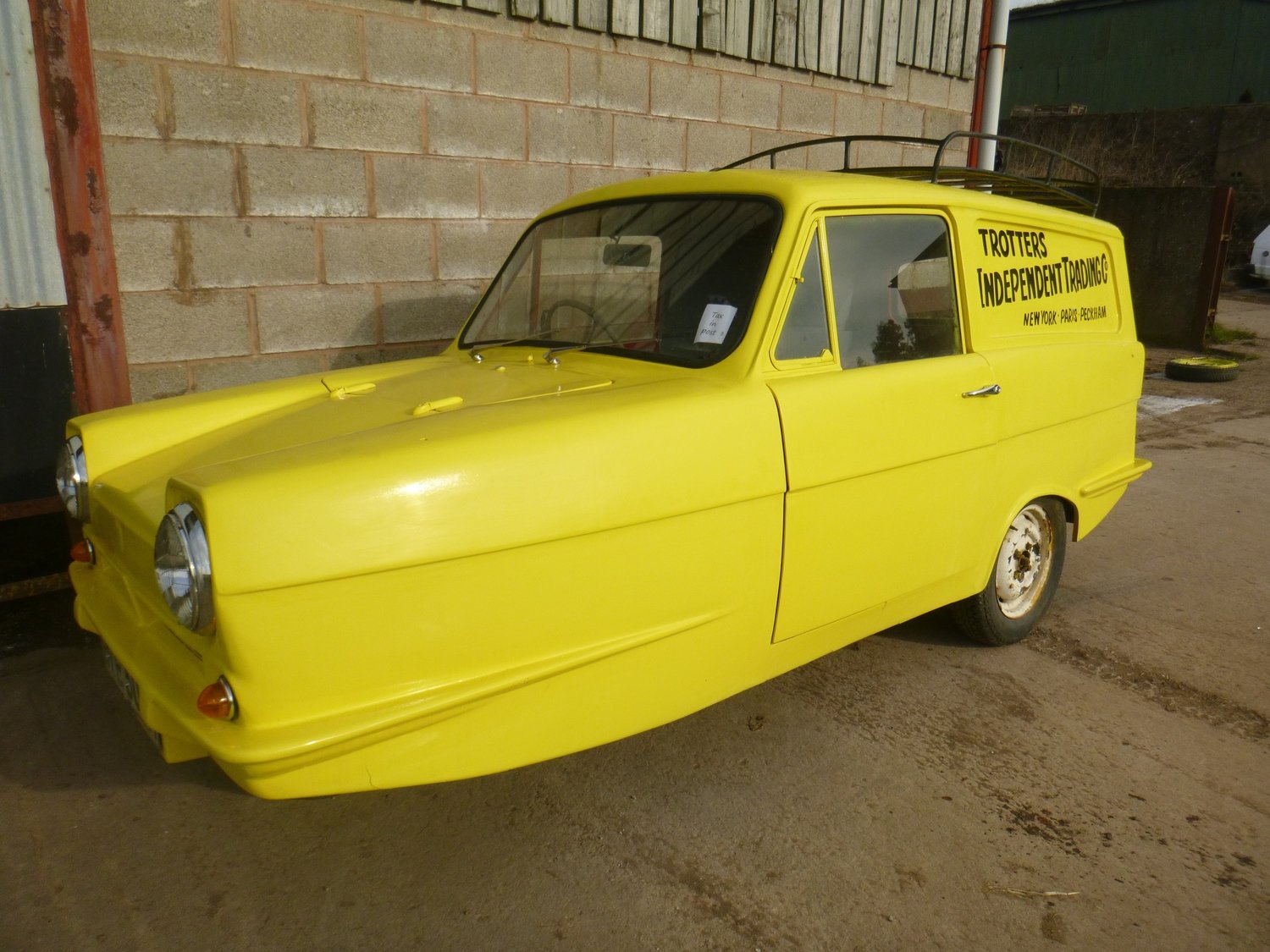 Reliant Regal chgrome filler cap