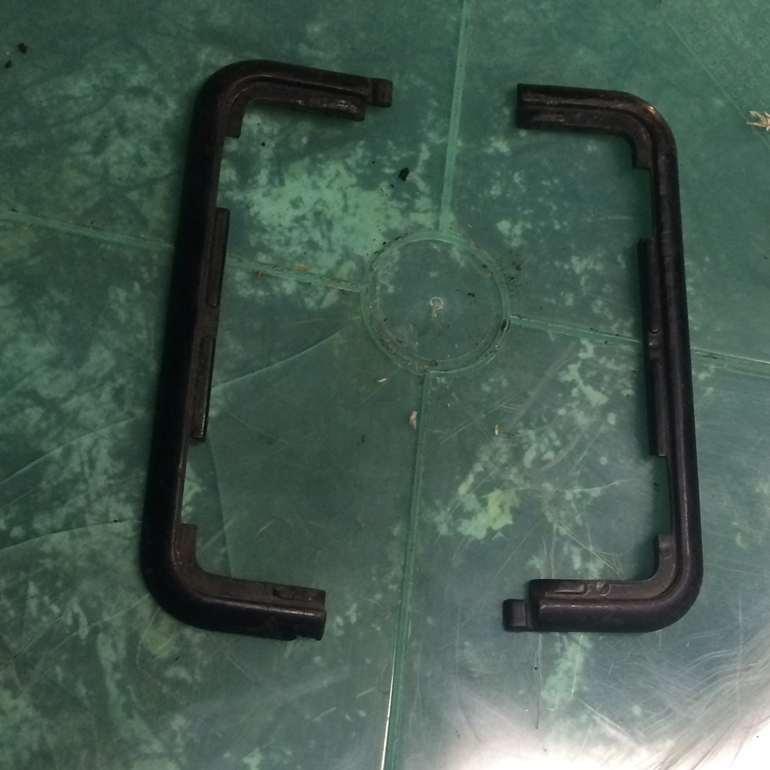 Reliant Door Latch Retaining Clips (pair of)