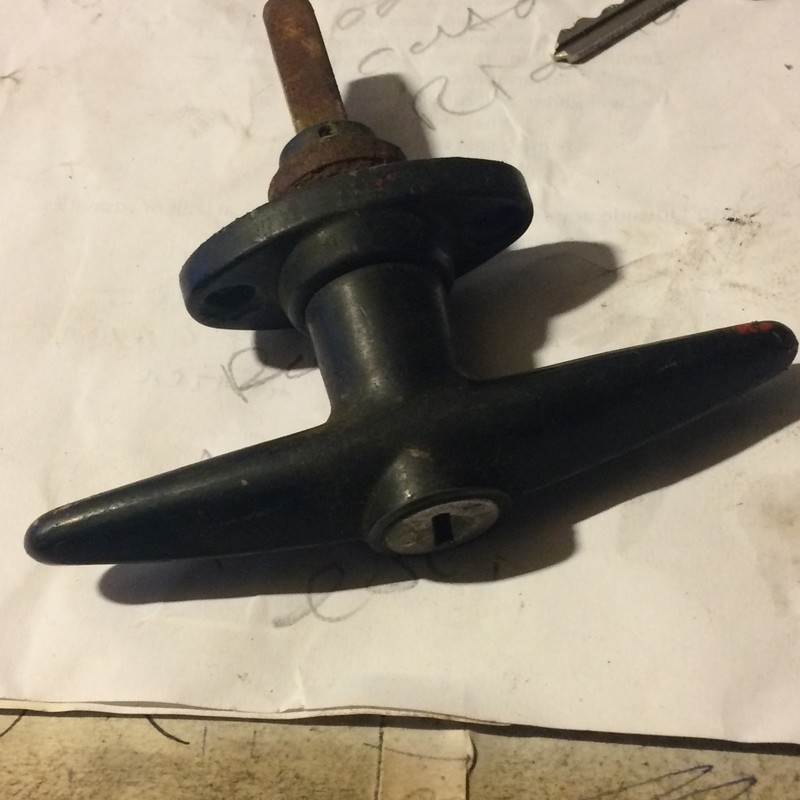 Reliant Rear Locking Handle for Rialto Estate