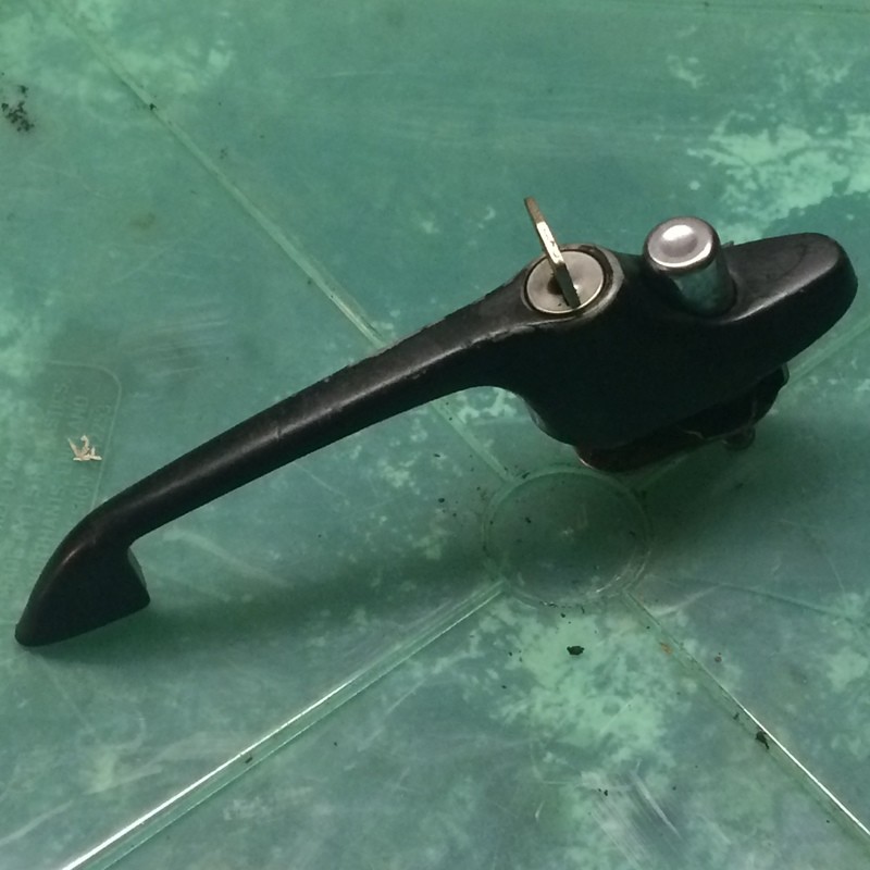 Reliant Drivers Door Handle and Lock (late)