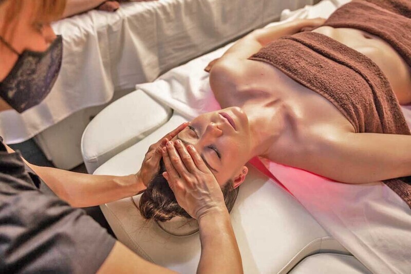 Masaje craneo facial