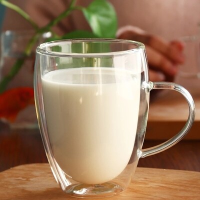 Стакленa чаша голема со двоен ѕид со рачка 350ml
