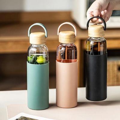 Стаклено шише со силиконска обвивка 550ml