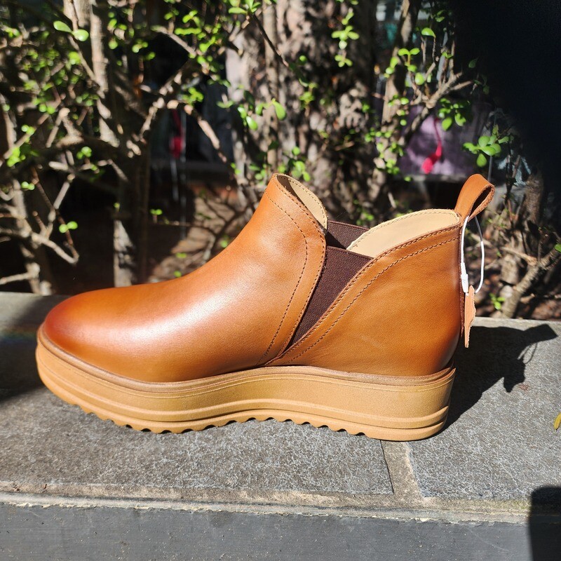 Nicci Tyler Veniz 1 Tan Boot
