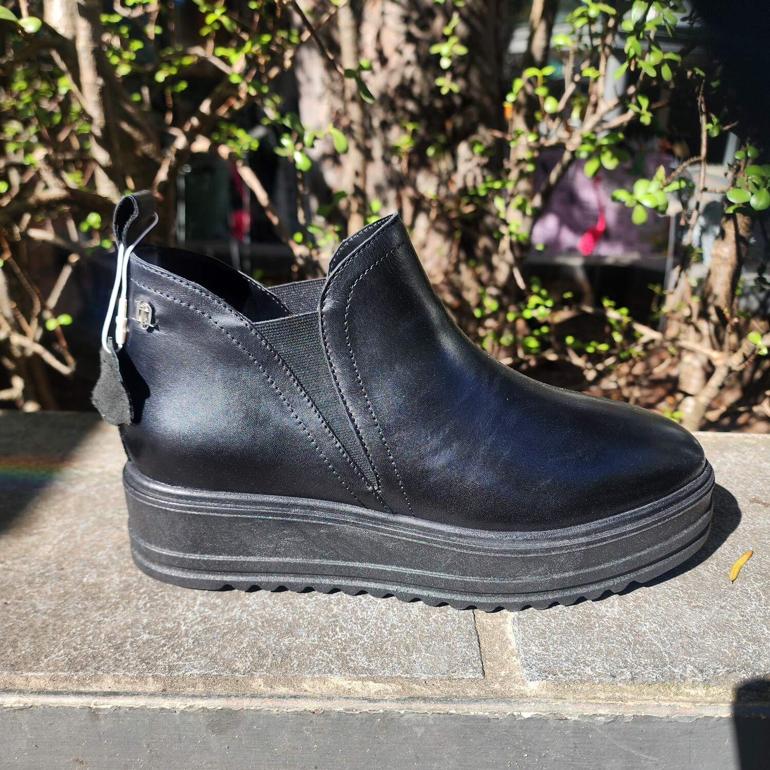 Nicci Tyler Veniz 1 Black Boot