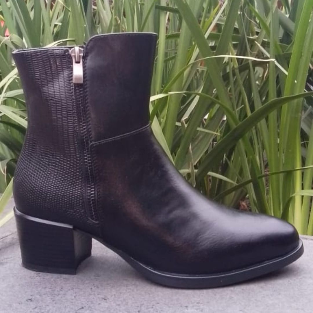 Soft Style Gerada Black Burnished Reptile Boots foe ladies