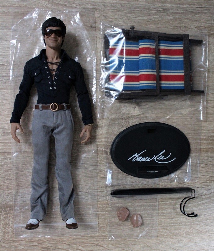 BRUCE LEE 1/6 HOT TOYS FIGURE,SIDESHOW,CASUAL WEAR,CHAIR,SUNGLASSES,ORIGINAL