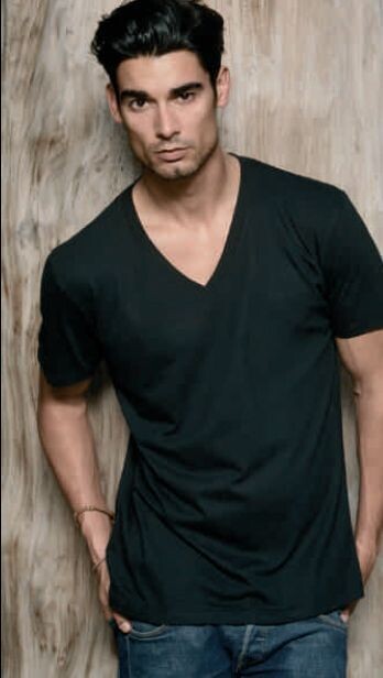 CAMISETA CABALLERO ESCOTE UVE