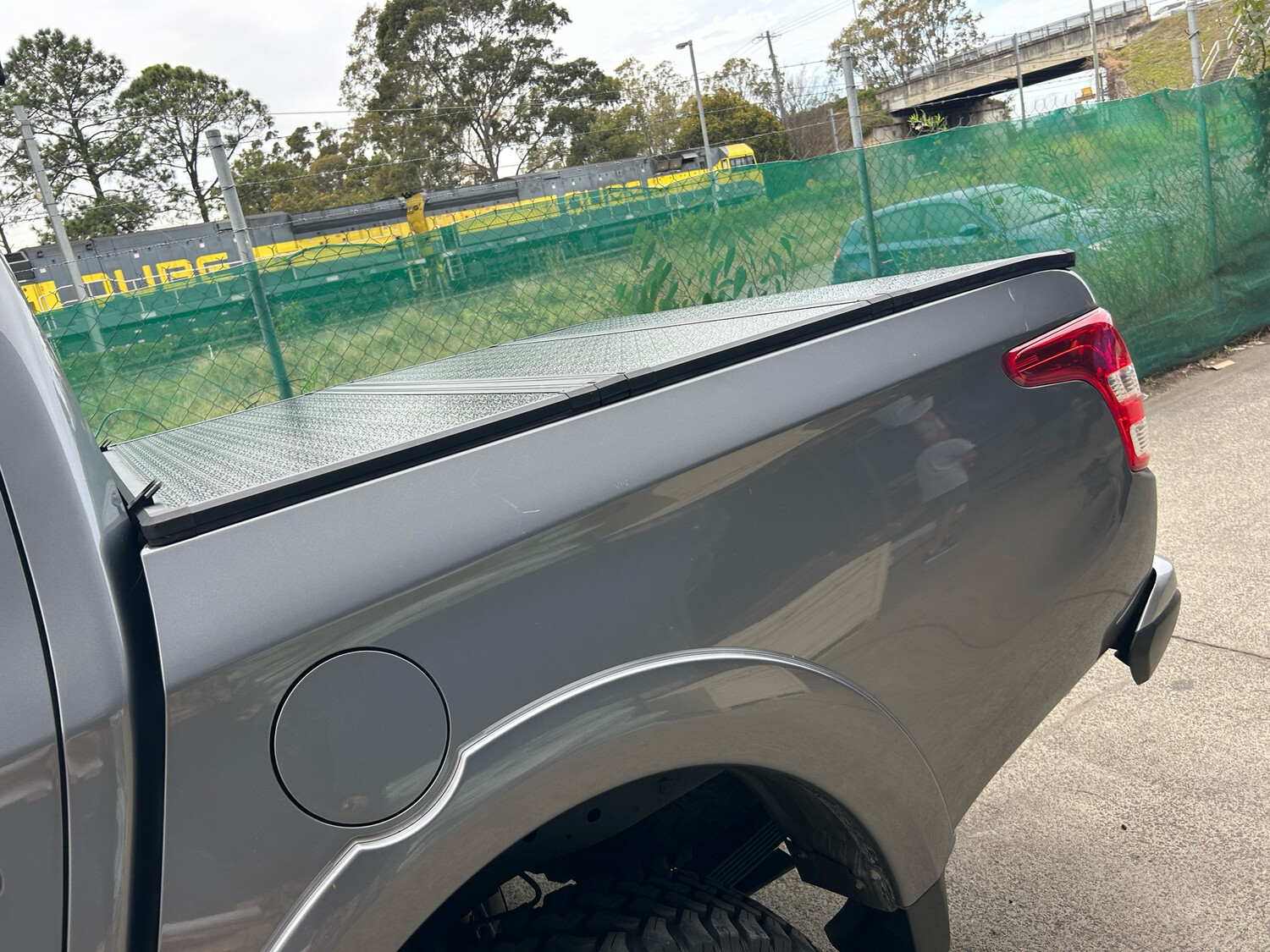 Mitsubishi Triton Tri fold hardlid Tonneau Cover
