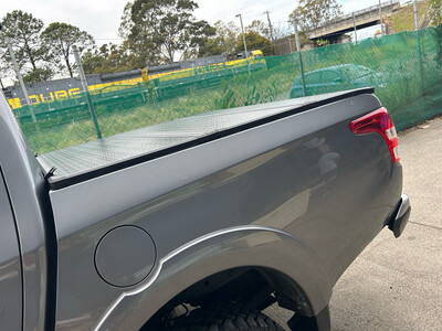 Mitsubishi Triton Tri fold hardlid Tonneau Cover