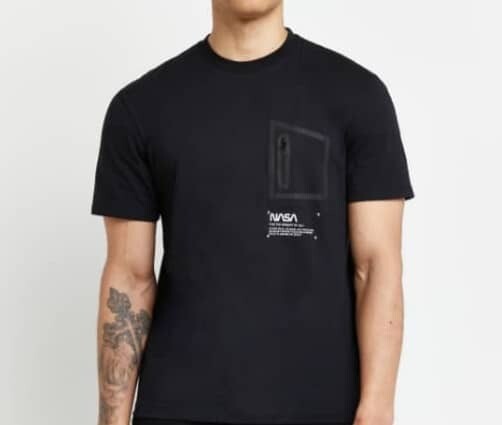 RIVER ISLAND "BLACK REGULAR FIT ZIP GRAPHIC T-SHIRT"