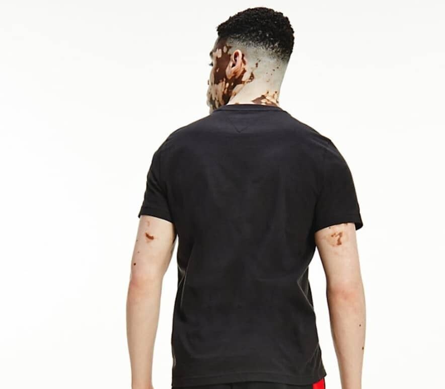 TOMMY JEANS TSHIRT BLACK