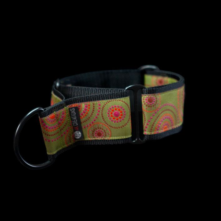 martingale collar - olive retro circles