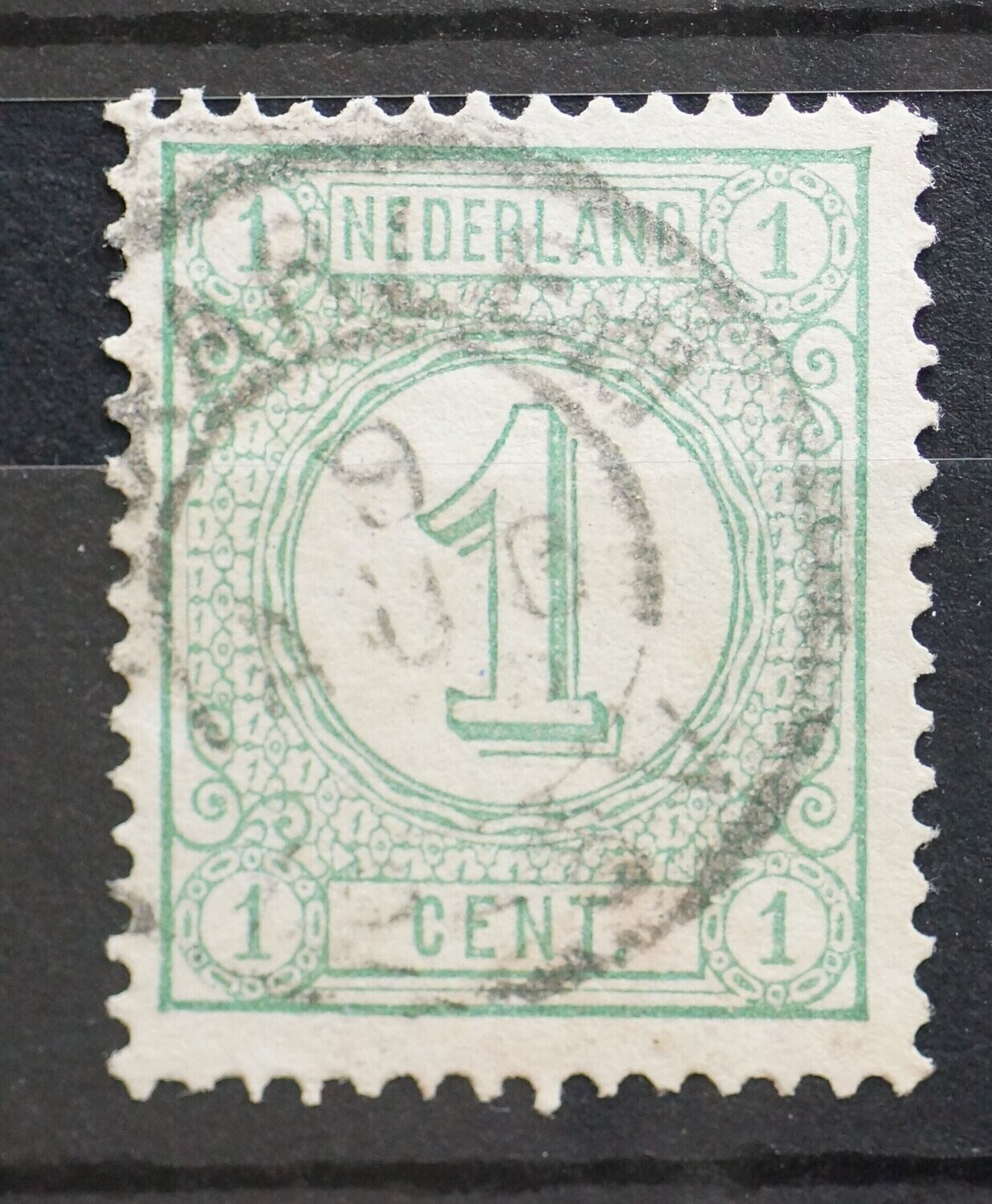 NVPH 31 - groene "haal" aan voet van grote 1