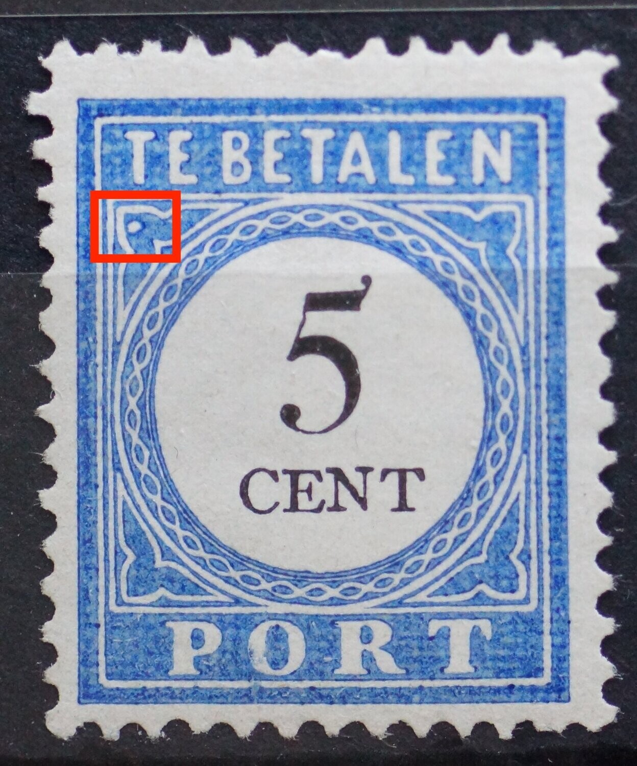 NVPH P19 - witte vlek in ornament linksboven