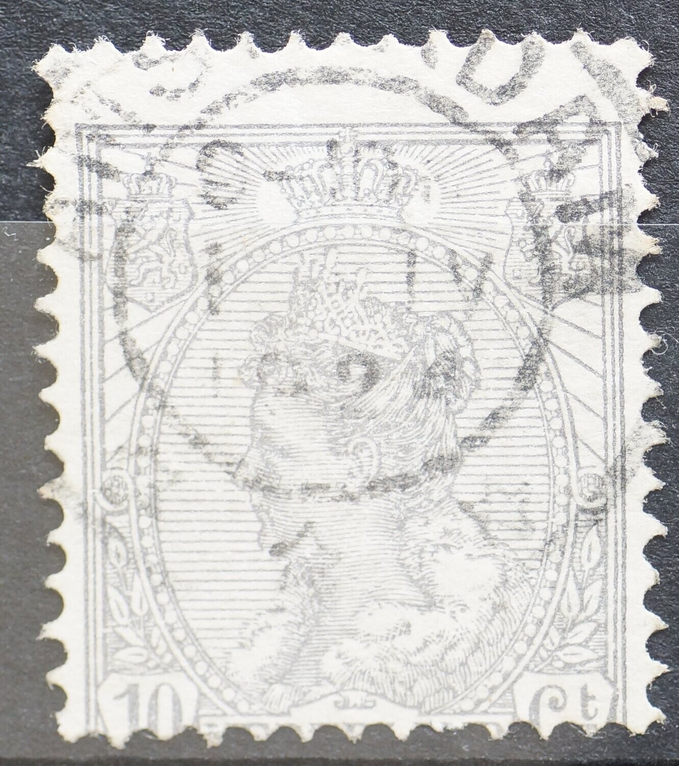 NVPH 81 - afwijkende perforatie, kort. Machinestempel Amsterdam.
