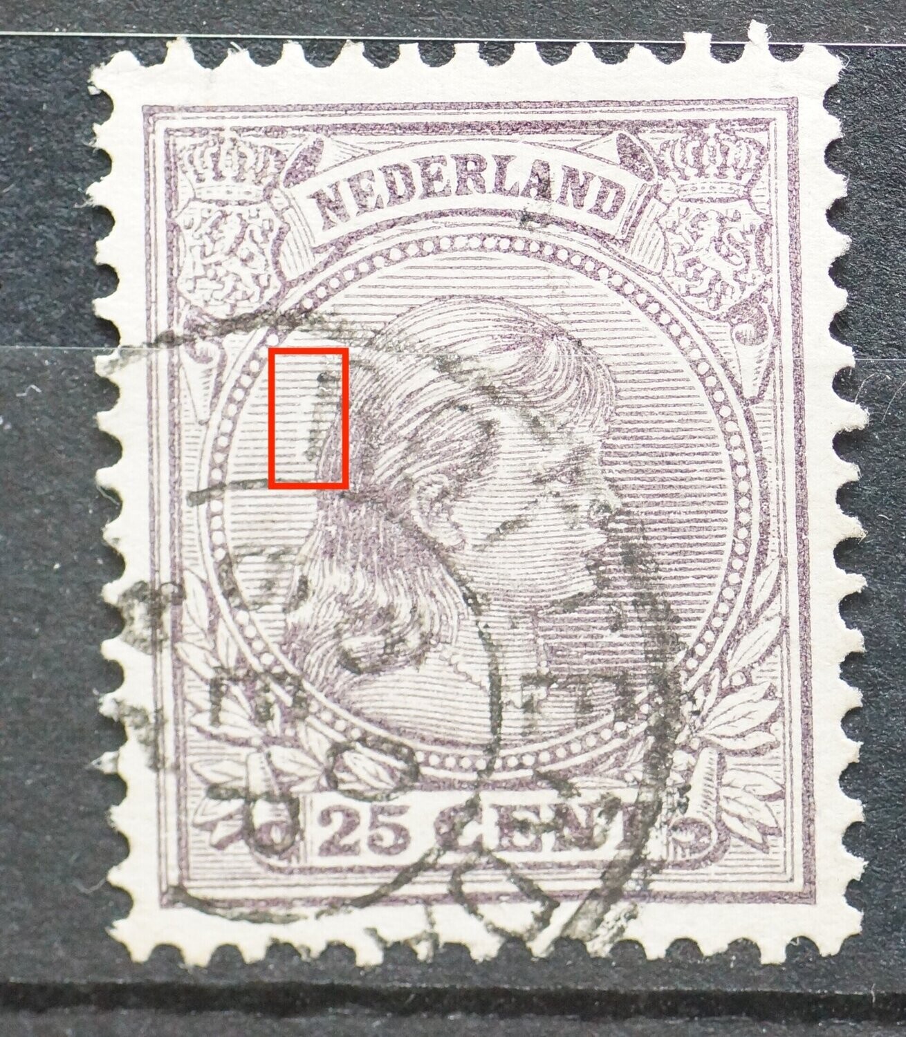NVPH 42 - witte vlek / kras achter het hoofd (onderbroken arcering)