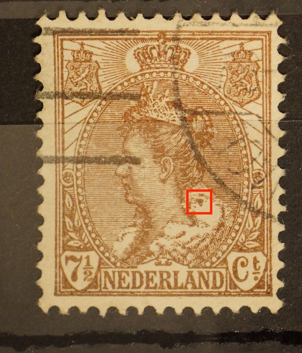 NVPH 61 - bruine vlek in bontkraag
