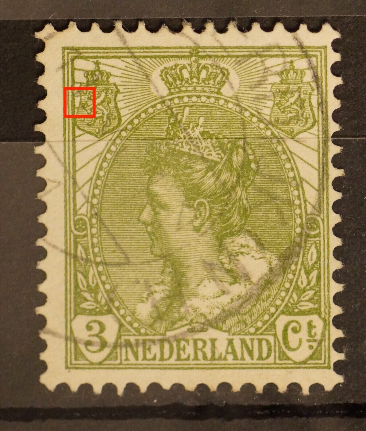 NVPH 57 - groene vlek bij pijlenbundel linker wapenschild