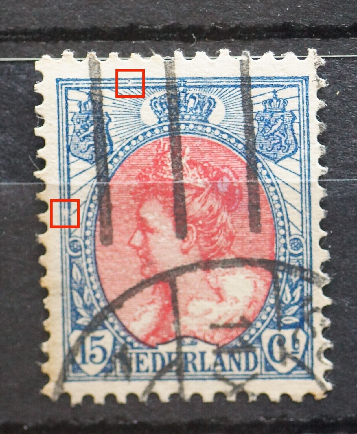 NVPH 65 - o.a. breuk kaderlijn links en blauwe stip tussen kaderlijnen boven