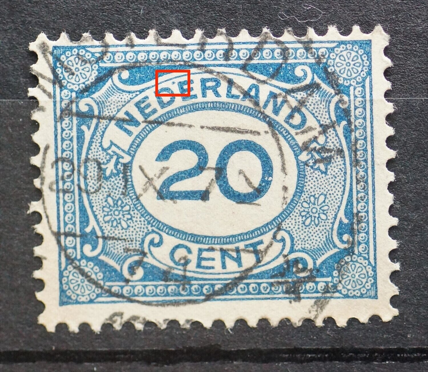 NVPH 109 - blauwe stip tussen D en E van NEDERLAND