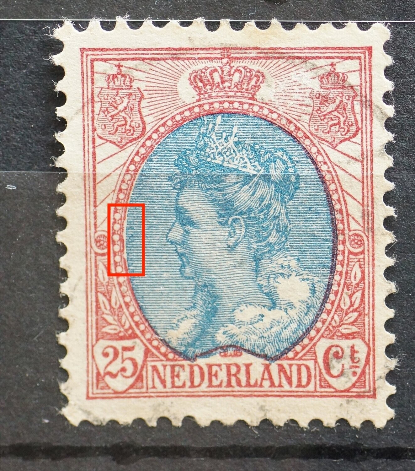 NVPH 71 - beschadigde rand medaillon (naast linker rozet)