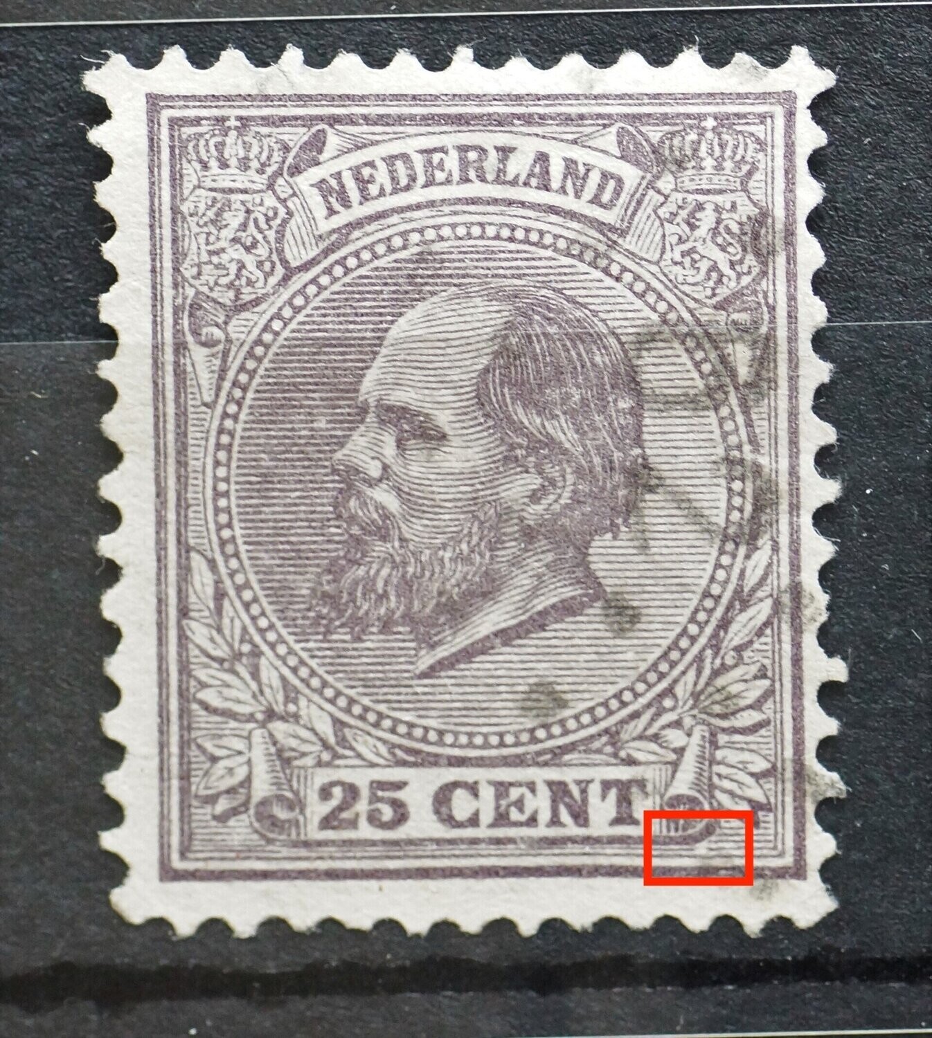 NVPH 26 - breuk in arcering, rechts onder