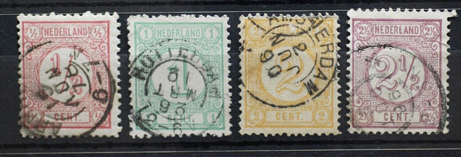 Stempelfouten op NVPH 30-33: kopstaande maand