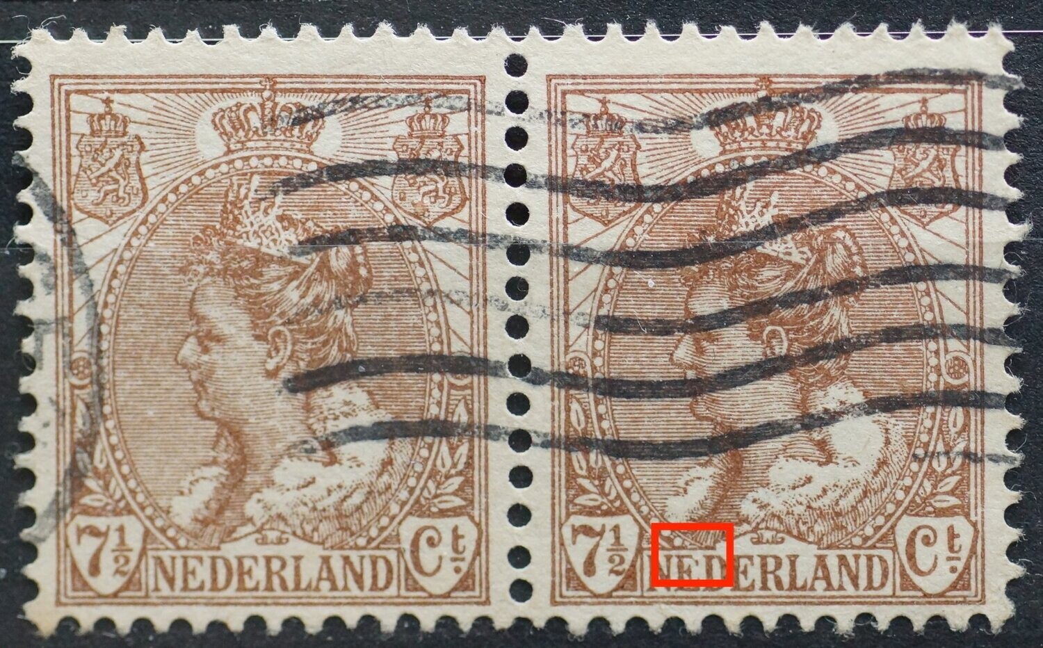 NVPH 61 - witte stip in eerste E van NEDERLAND (rechter zegel)