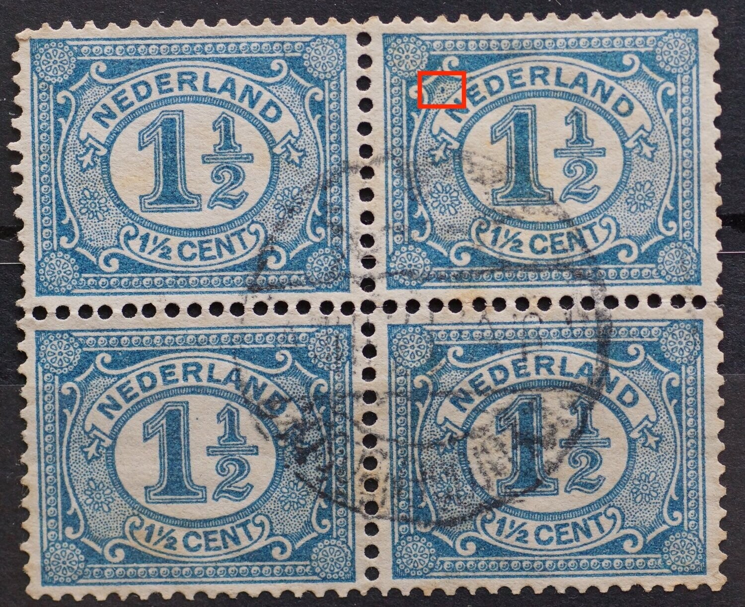 NVPH 53 - blauwe vlek boven eerste E van NEDERLAND (zegel rechtsboven)